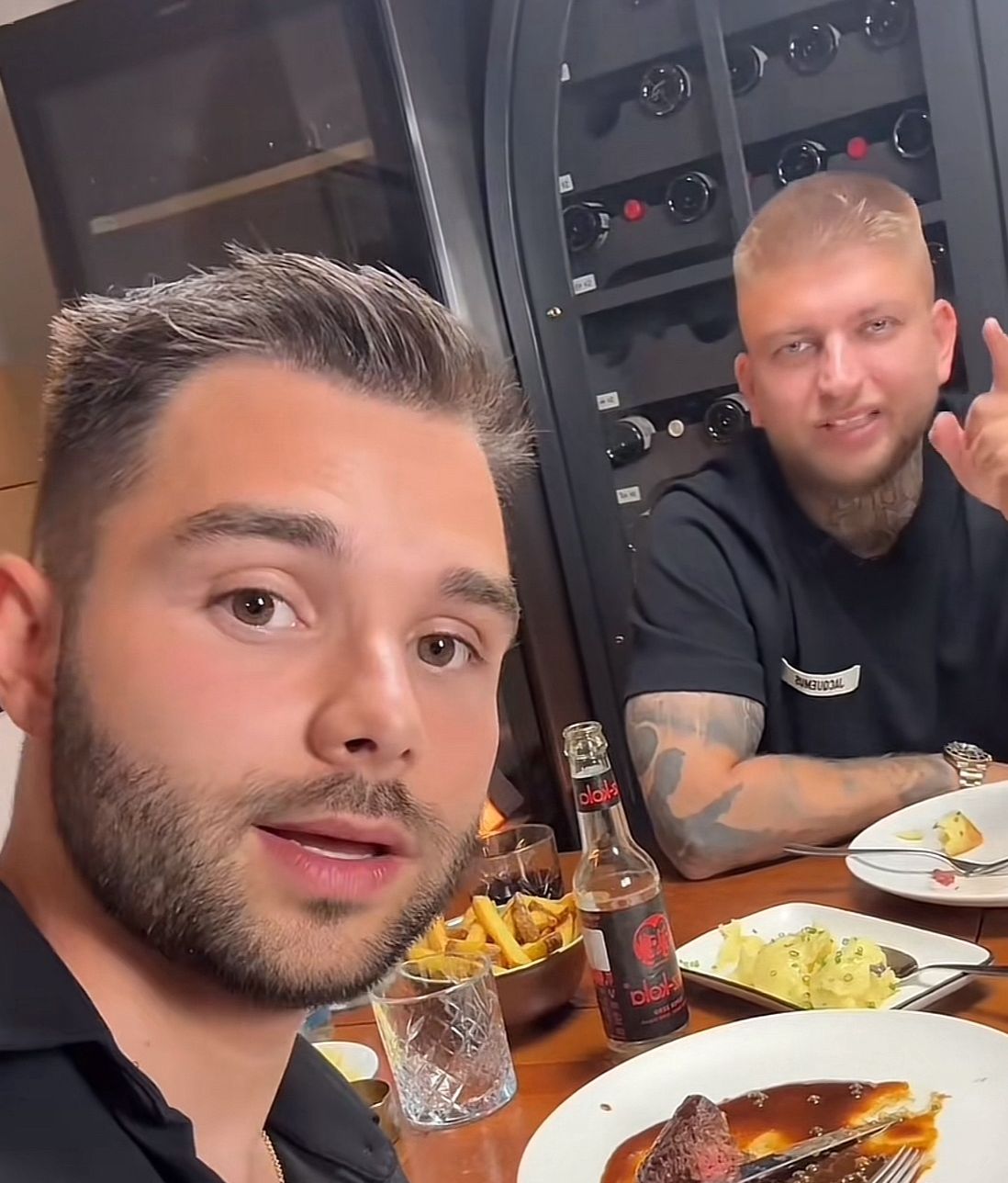 Parazitické vzory: Jak influencer afghánsko-českého původu Adam Kajumi a ukrajinsko-český „flipovací král“ Maxim Ponomarenko kazí mládež